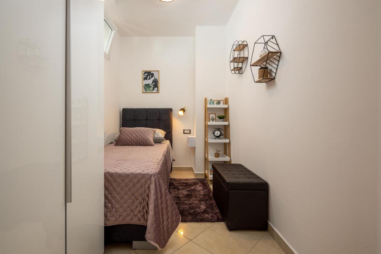 Big Modern Two - Bedroom With Sea View And Balcony - Apartment Split