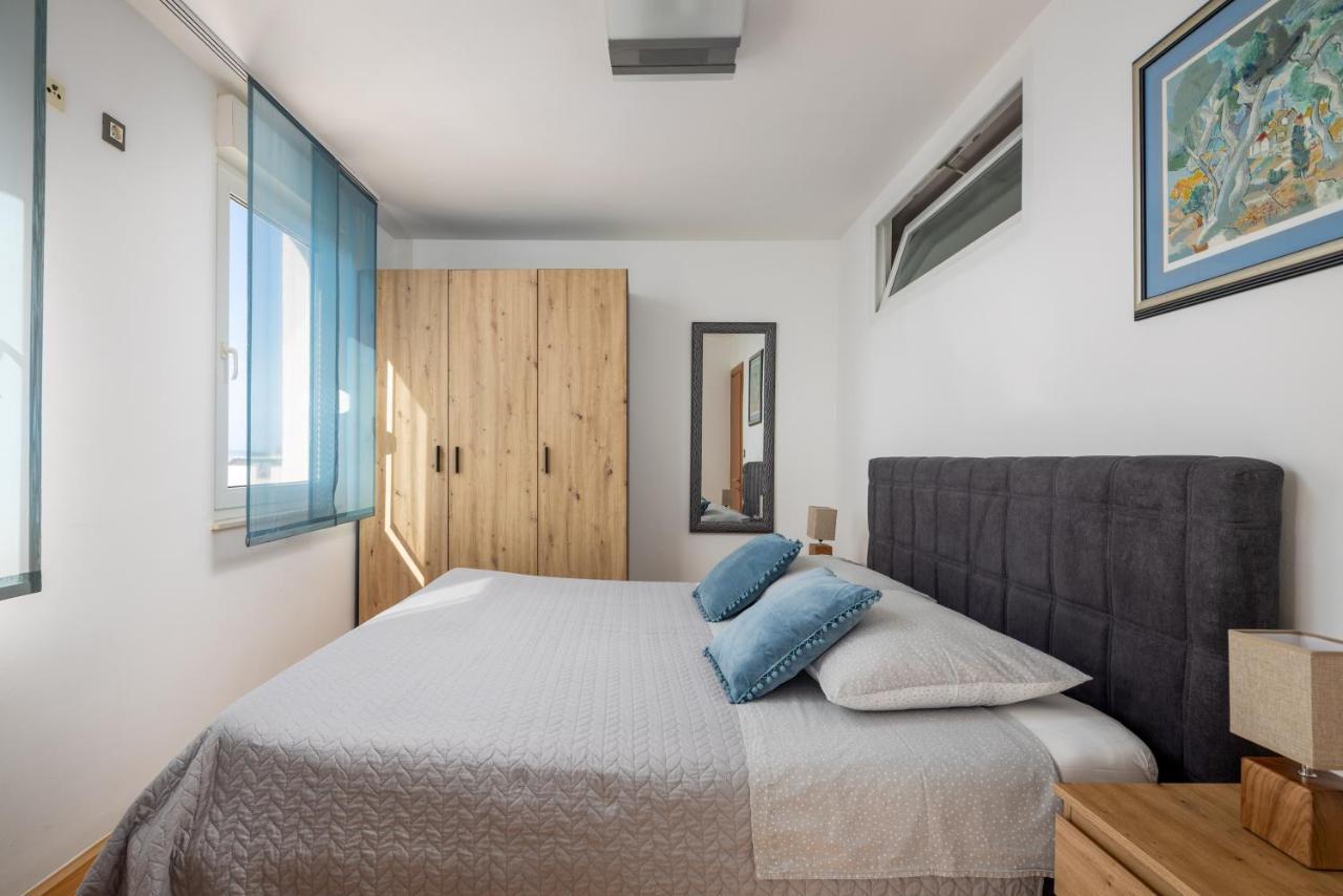 Big Modern Two - Bedroom With Sea View And Balcony - * Split
