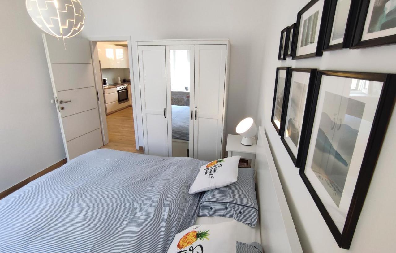 Lilly Apartment Split