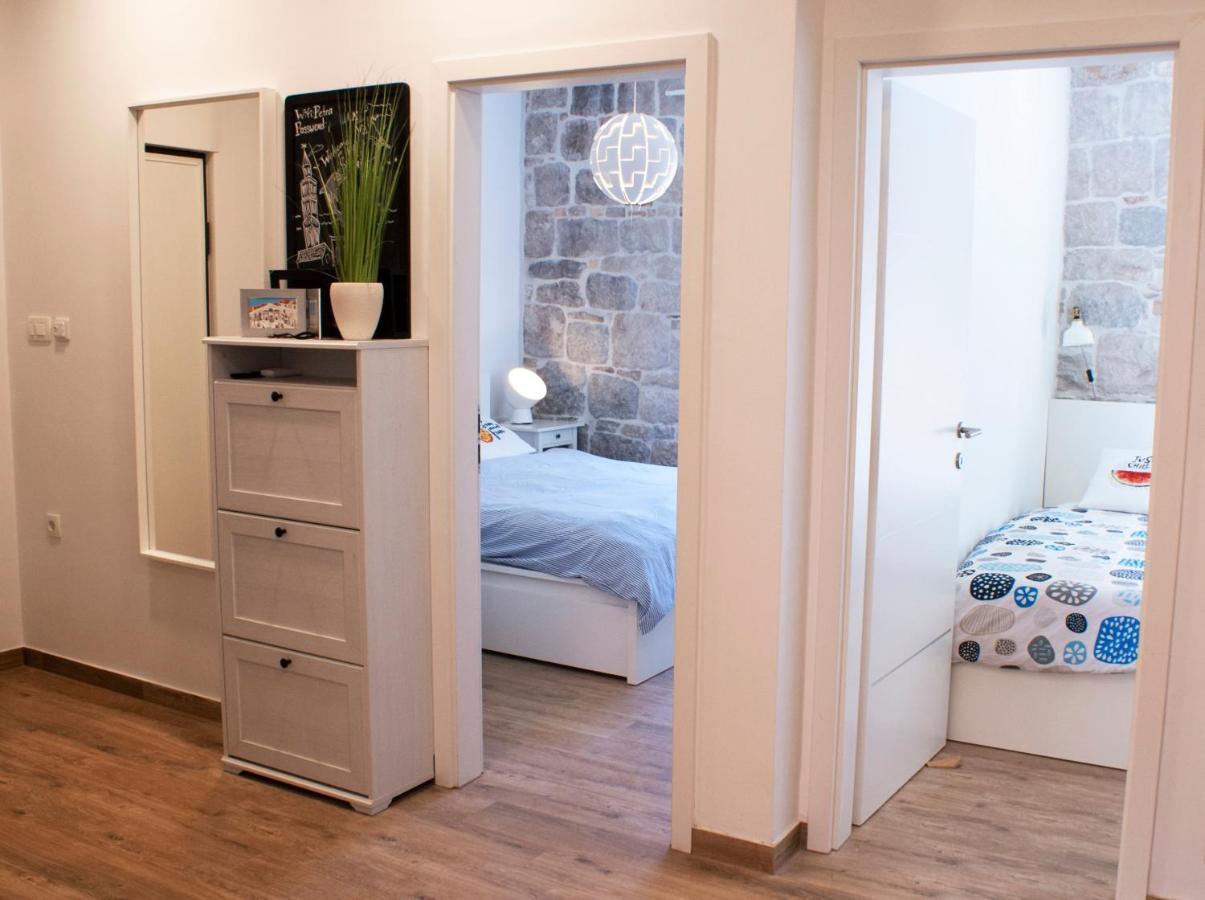 Lilly Apartment Split