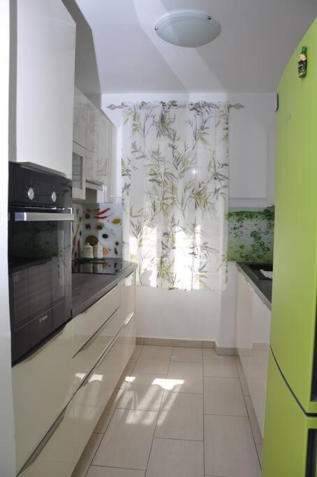 Apartment Lovelife Split