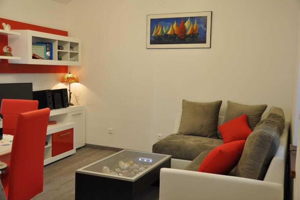 Lovelife Apartment Split