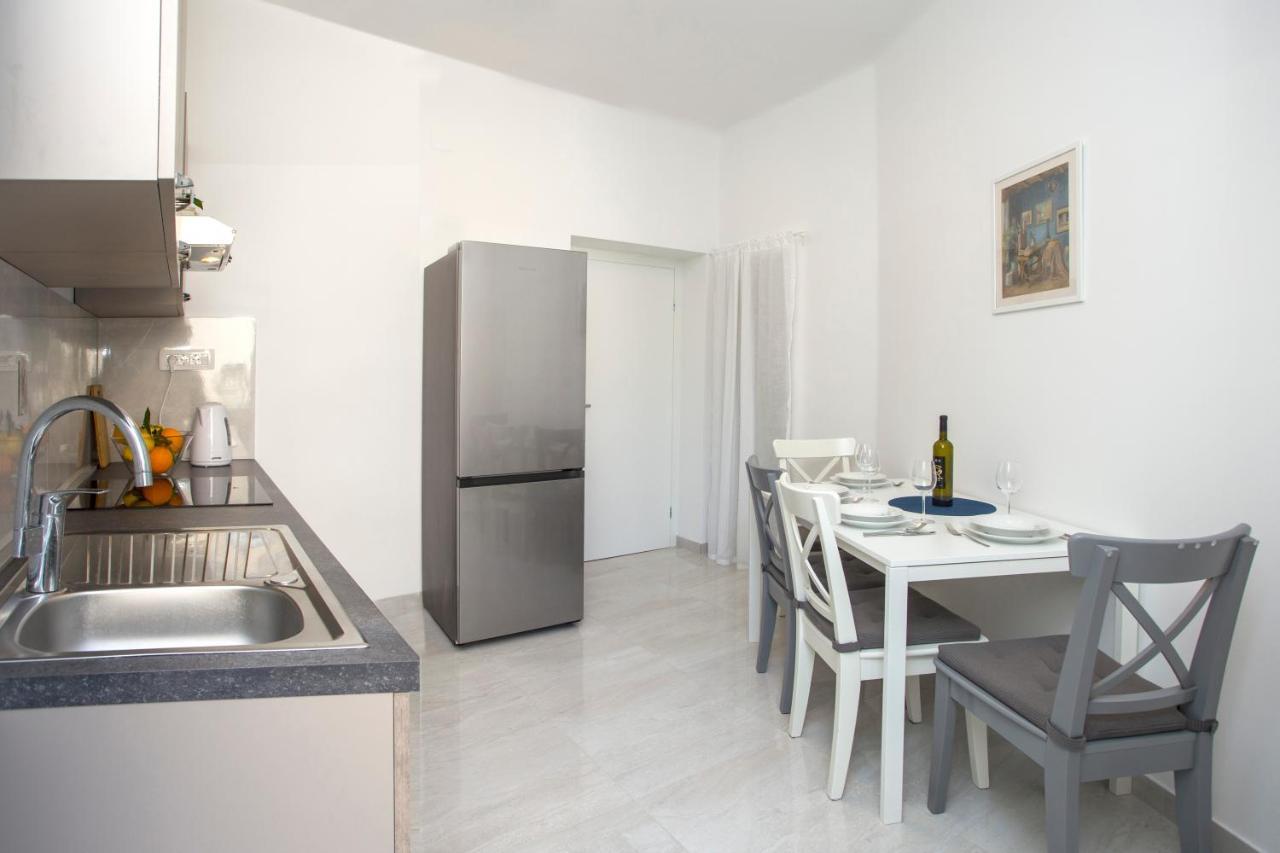 L&s Superior With Balcony And Parking - Excellent Location Within Walking Distance Of Diocletian's Palace And Bacvice Apartment