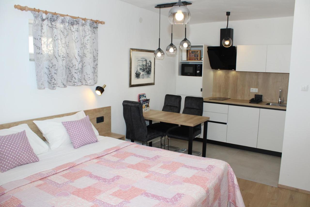 Lana Apartment *