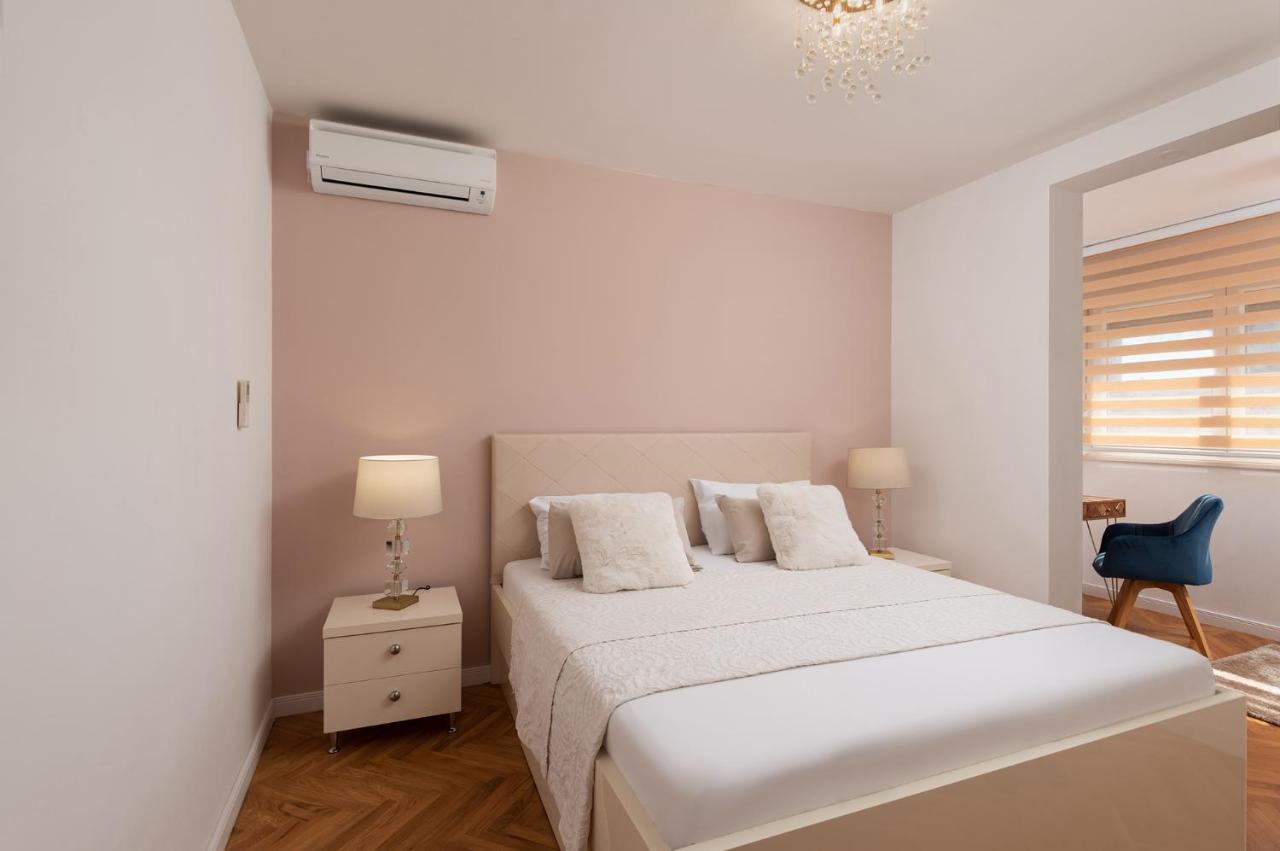 Luxury Oasis - Free Parking In Garage Apartman Split