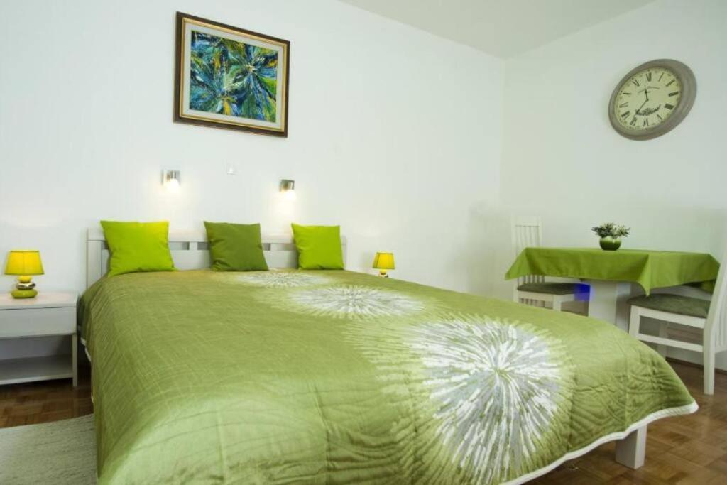 Green Place Apartment