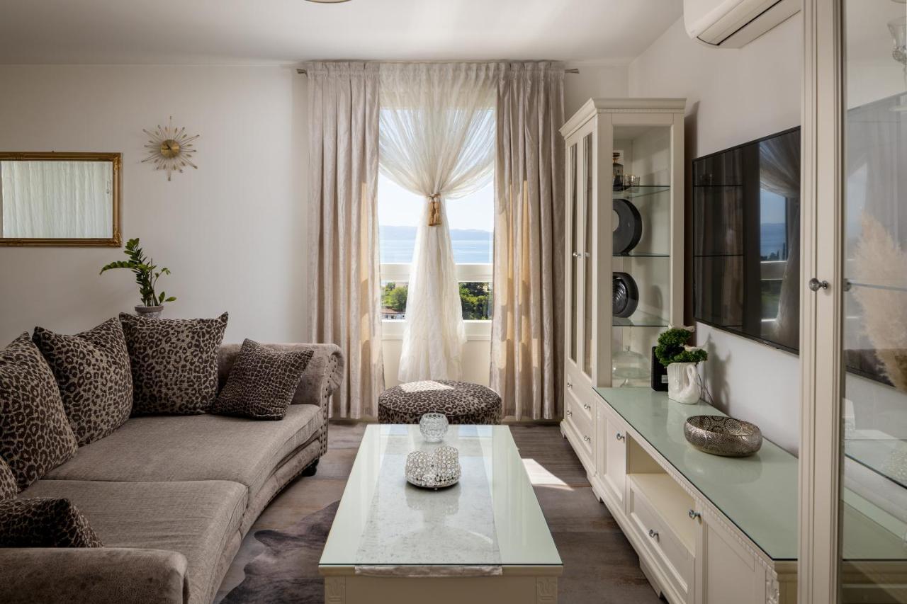Luxury Azure Split