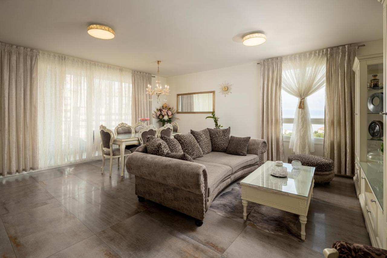Luxury Azure Apartment *