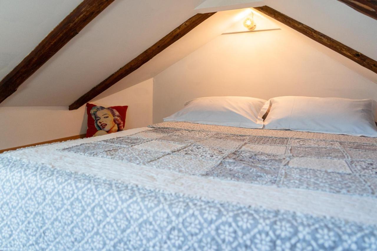 Cool Attic Marina Apartment