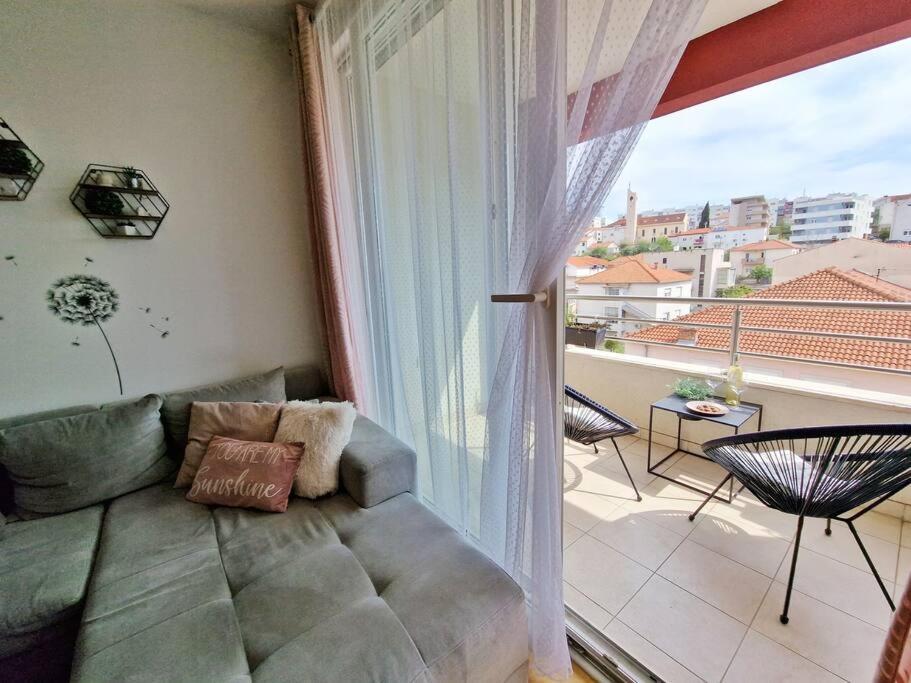 Kman Apartment Split