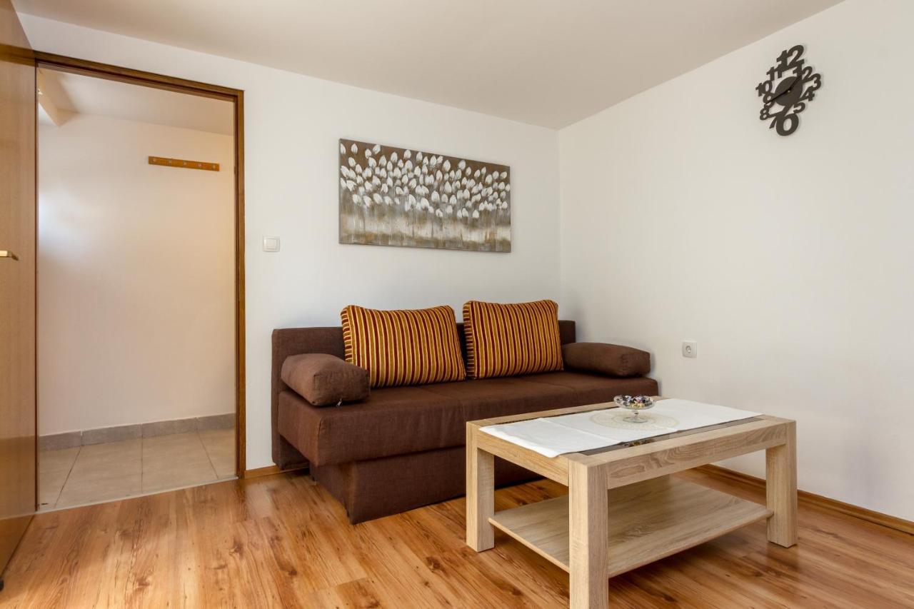 Bernard Old Town Apartment