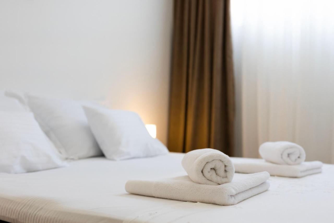 Saluti Near Old Town With Sea View&parking Apartment Split