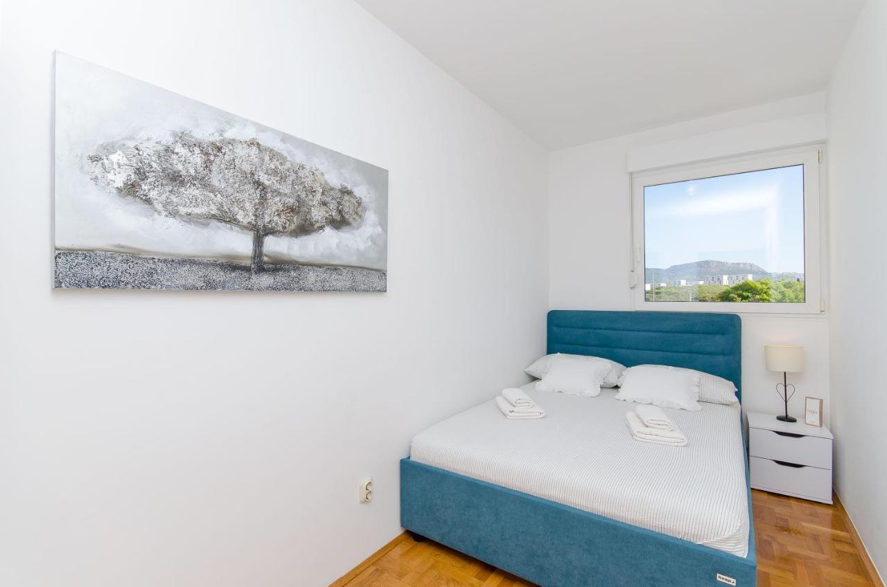 Spacious Smile With Terrace And Secure Garage Split