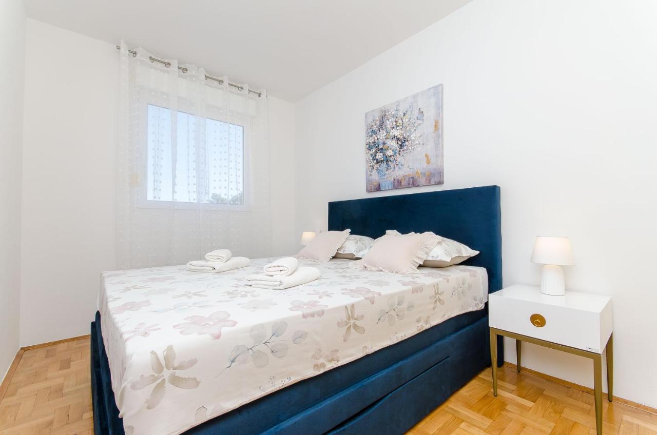 Spacious Smile With Terrace And Secure Garage Apartman