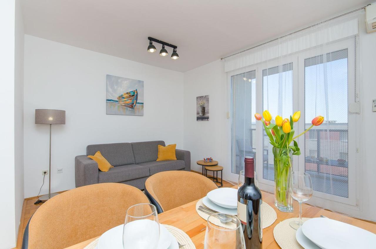 Spacious Smile With Terrace And Secure Garage Apartman