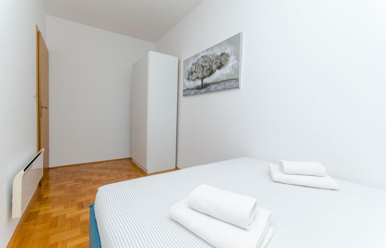 Spacious Smile With Terrace And Secure Garage Apartman