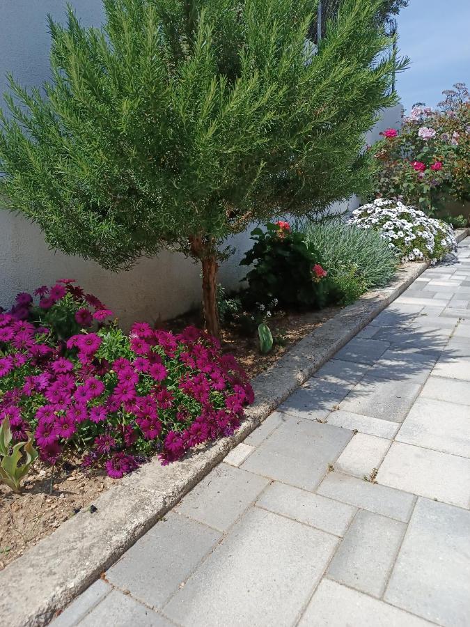 Tonina - House With Terrace, Jacuzzi, Free Parking * Split