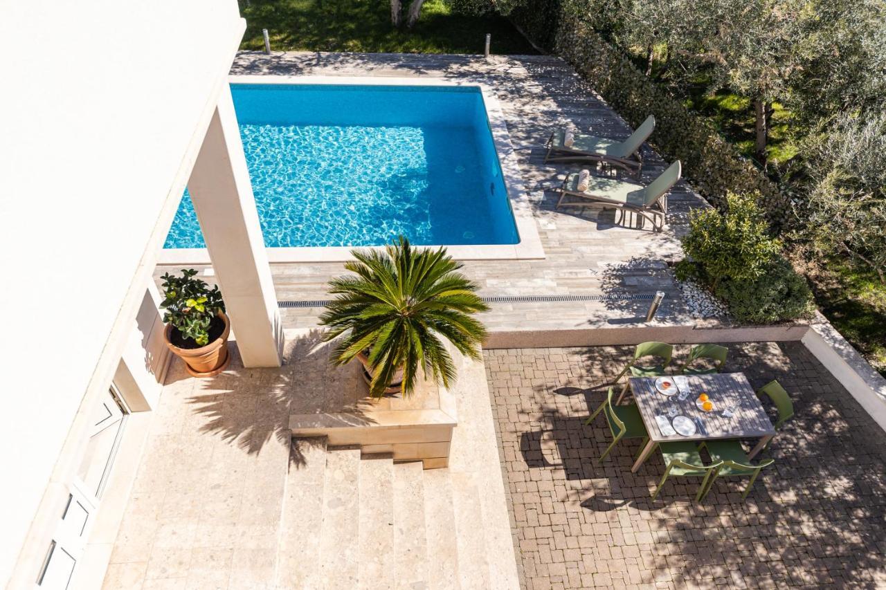 The Olive Poolhouse Split