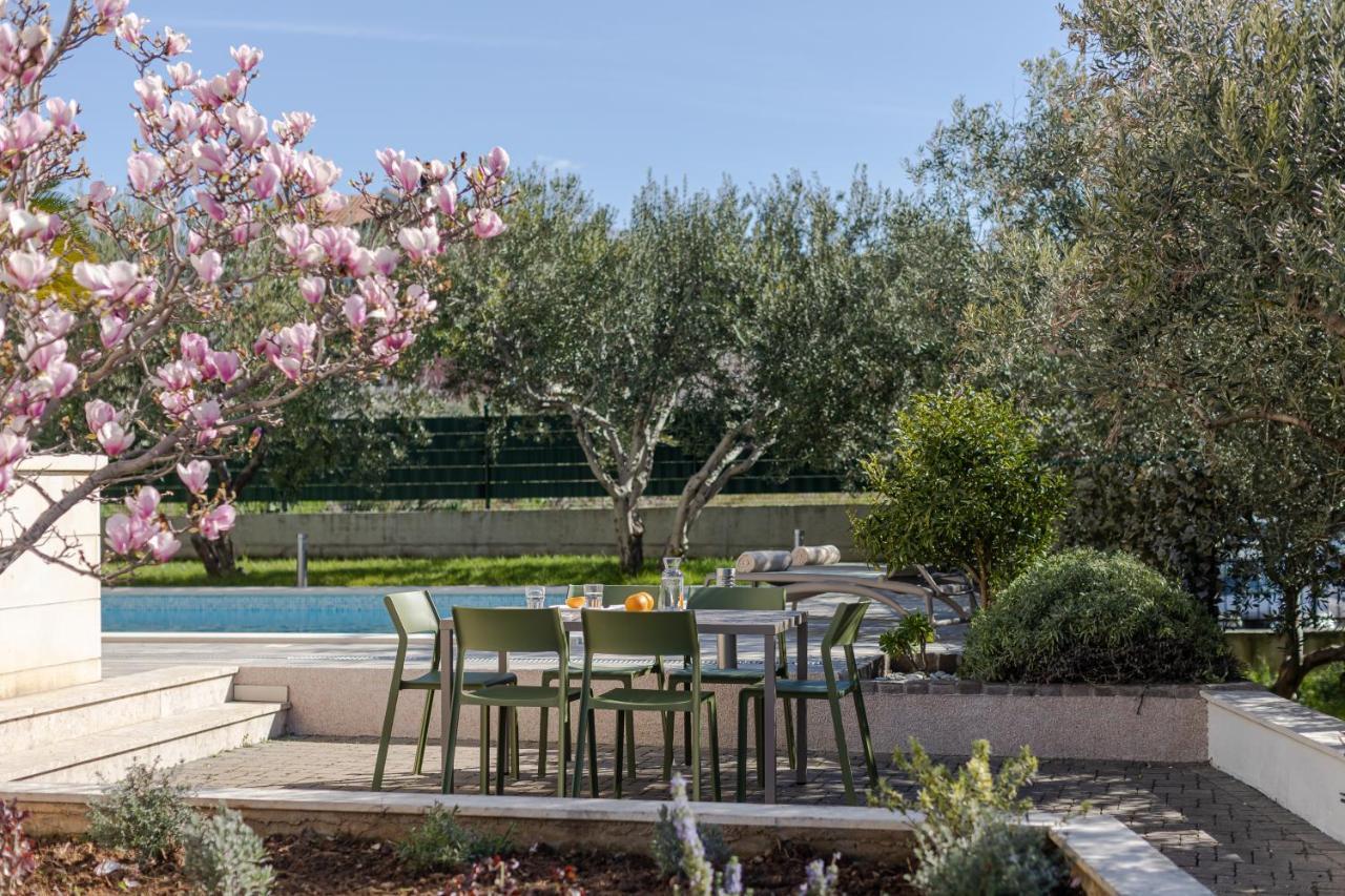 The Olive Poolhouse Apartment *