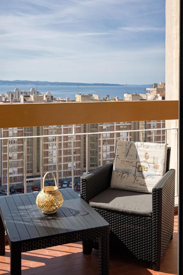 Tranquil Retreat W/ Balcony Sea View & Workspace Split
