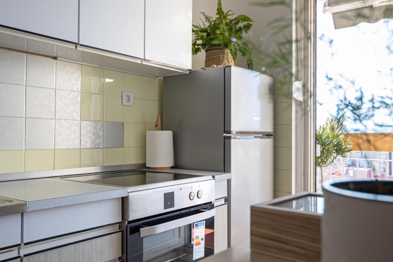 Apartamento Tranquil Retreat W/ Balcony Sea View & Workspace