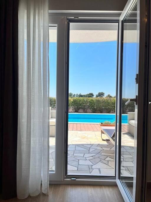 Apartment Blue With Shared Pool Split