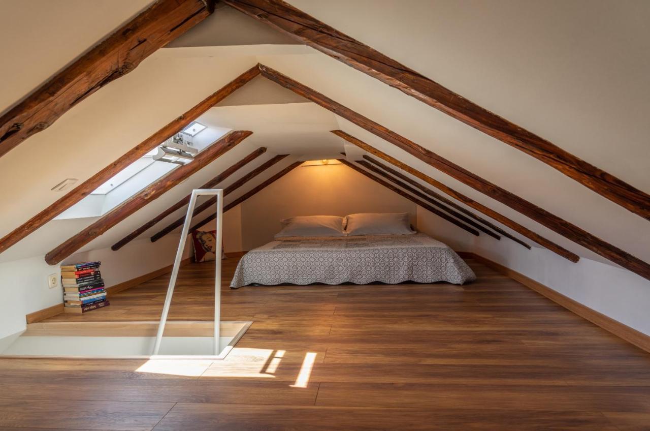 Apartment Cool Attic W Gallery In The Heart Of *