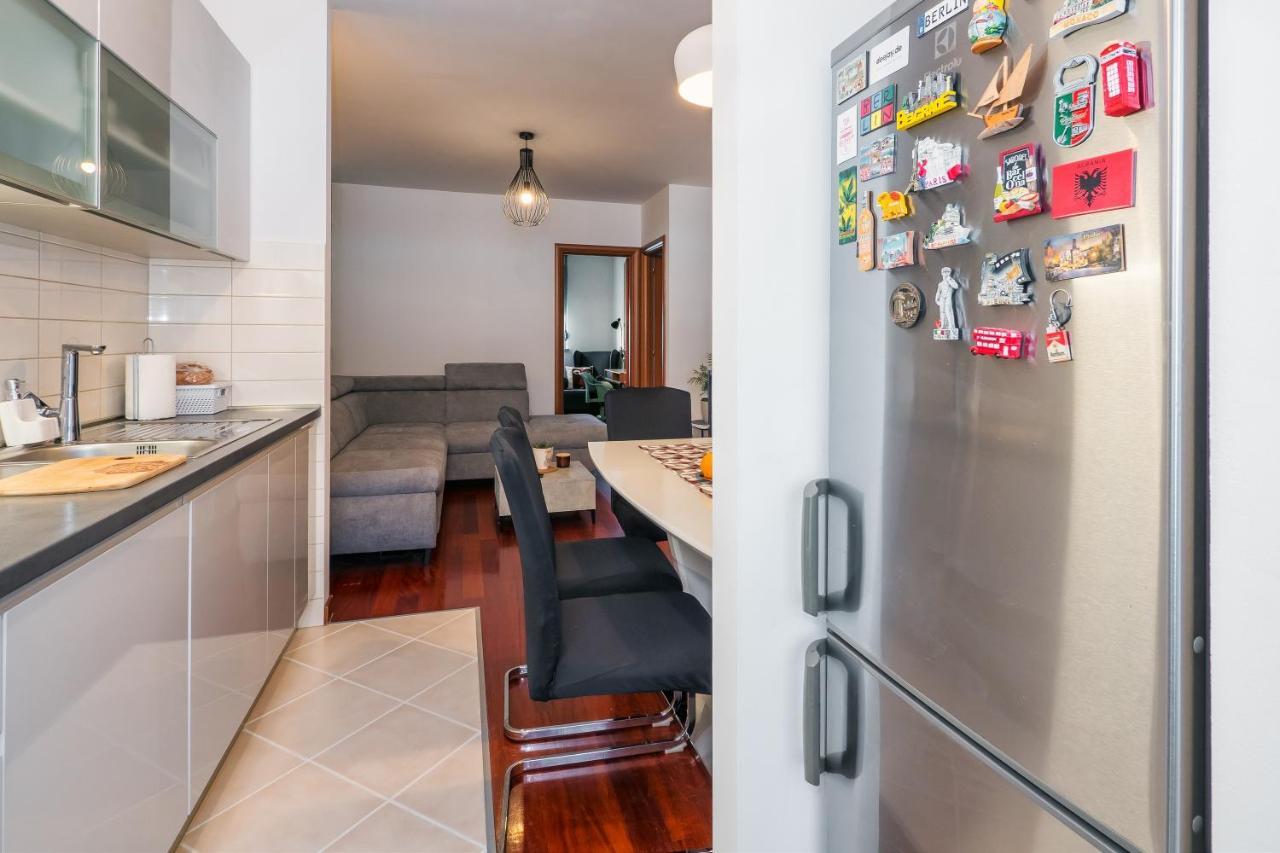 Airy 2-br Apt W/ Open Layout & Modern Design
