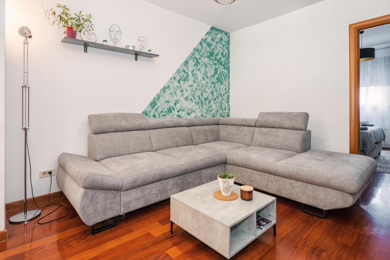 Apartment Airy 2-br Apt W/ Open Layout & Modern Design Split