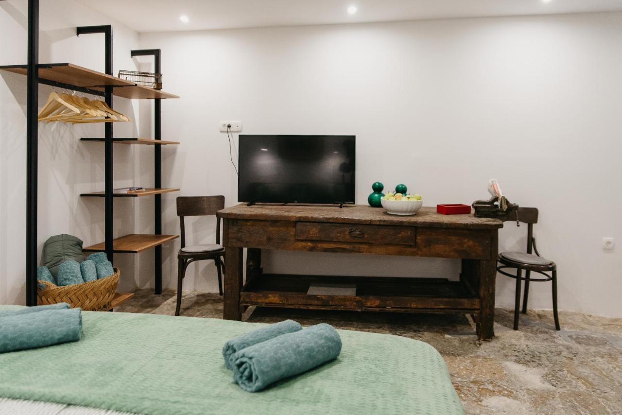 Ni Na Na Na Apartment Split