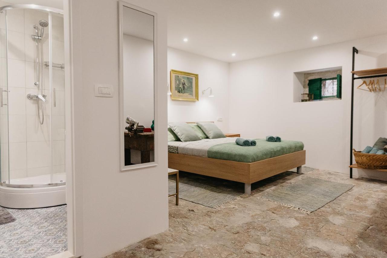 Ni Na Na Na Apartment