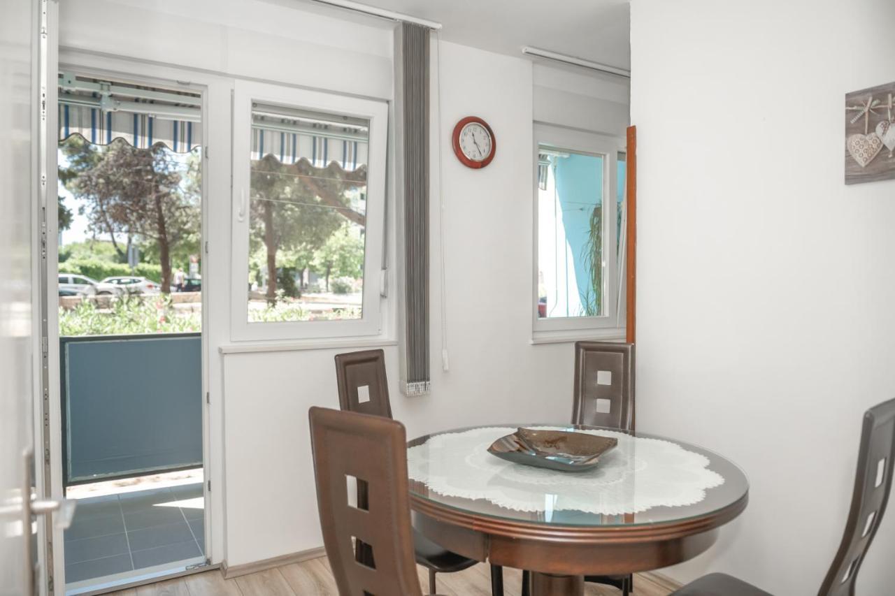 Sunny & Spacious, 2 Bedroom Apartment With Free Parking * Split