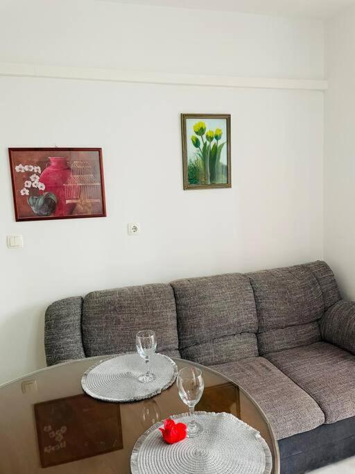 Elin Apartment *