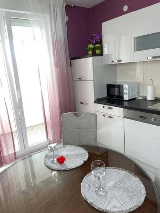 Elin Apartment Split