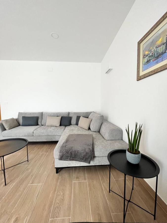Blue With Shared Pool Apartment *