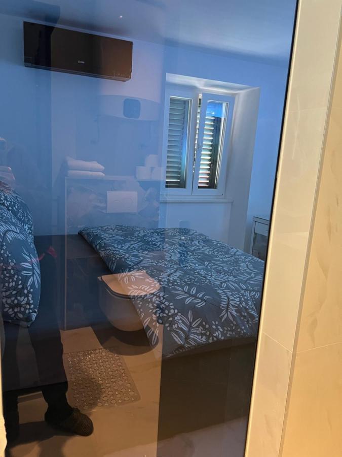 Madonna Luxury Split