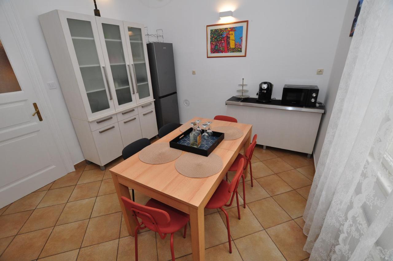 Moel Apartment *