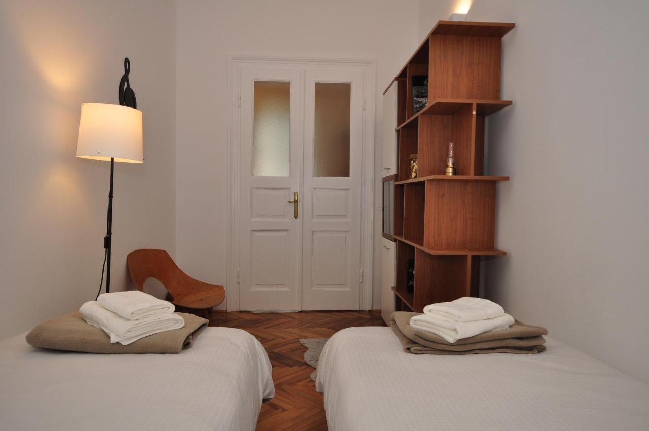 Moel Apartment *