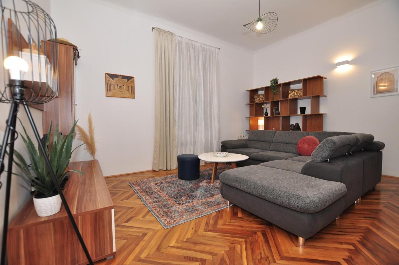 Moel Apartment