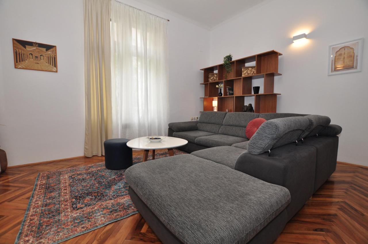 Moel Apartment *
