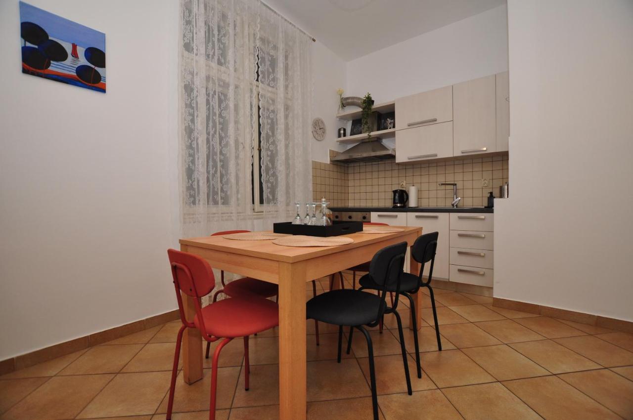 Moel Apartment *