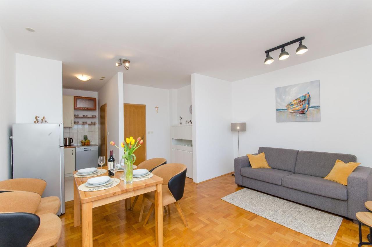 Spacious Smile With Terrace And Secure Garage Split