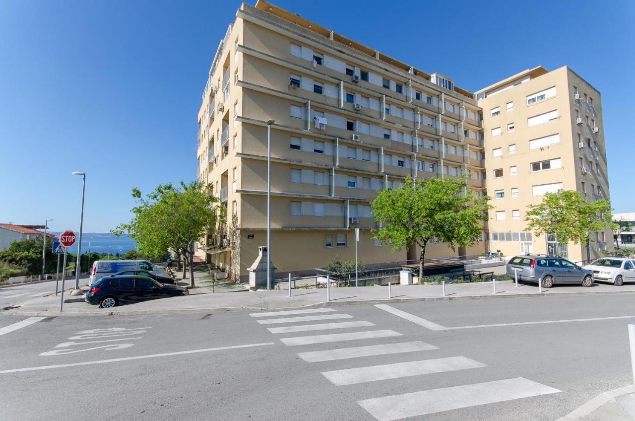 Spacious Smile With Terrace And Secure Garage Split