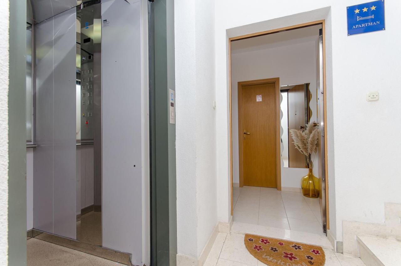 Spacious Smile With Terrace And Secure Garage