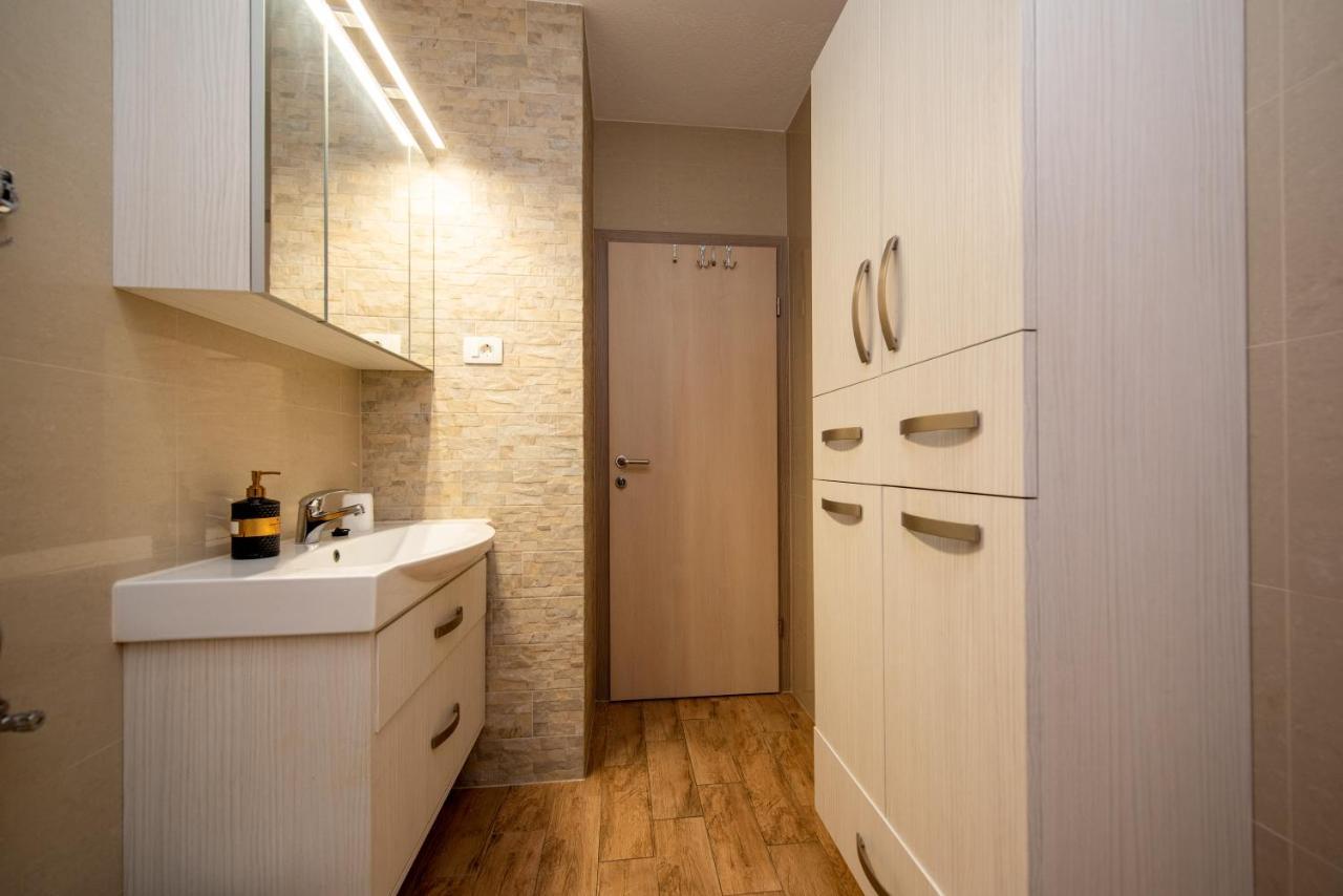 Traveler Apartment Split