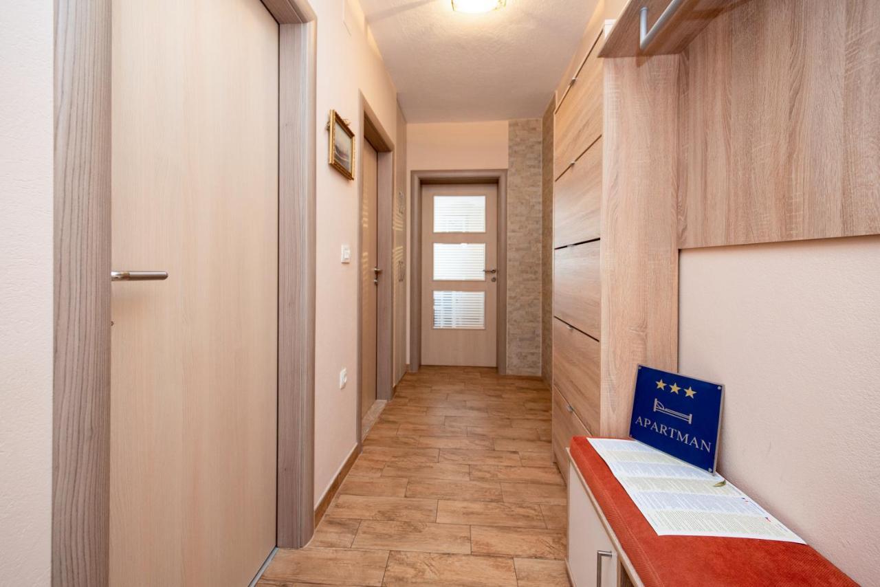 Traveler Apartment Split
