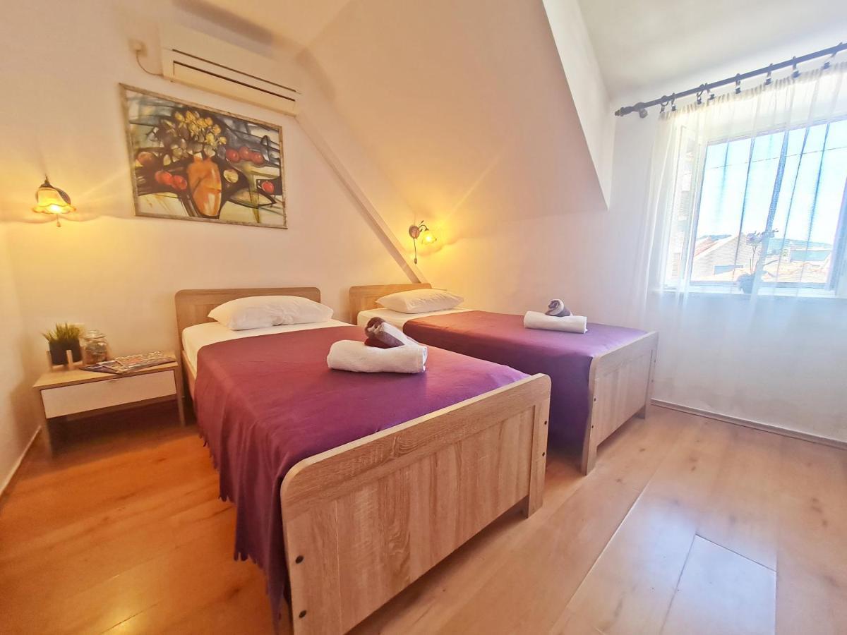 Center Apartment *