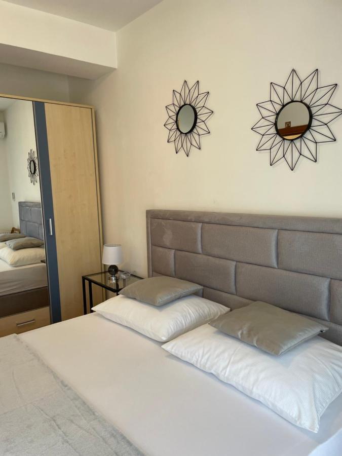 Isabell Apartment Split