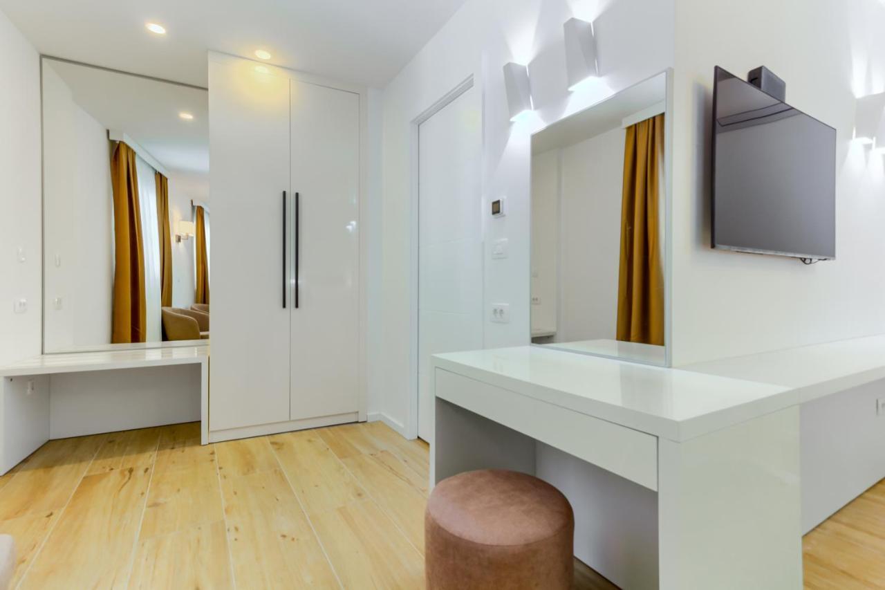 Irini Luxury Split
