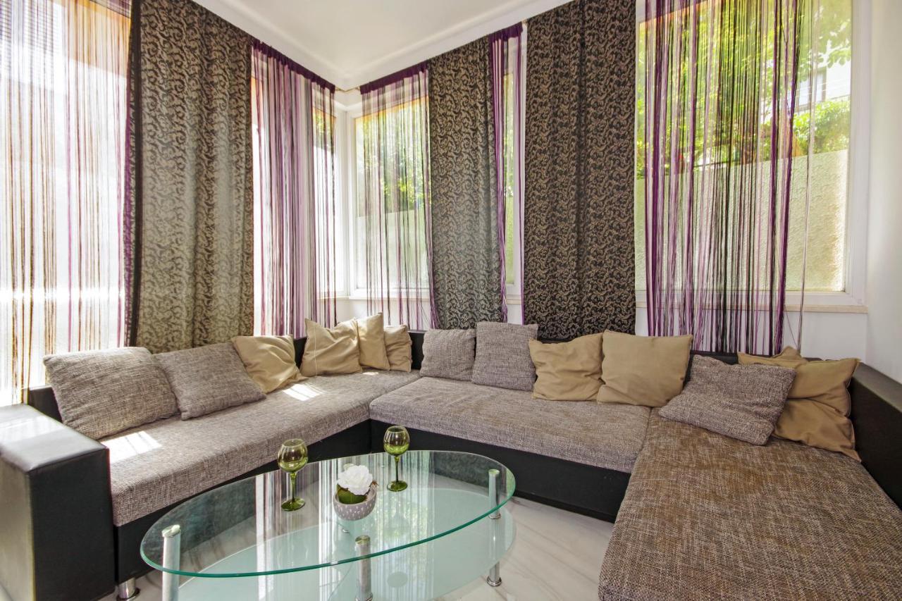 House Apartment Split